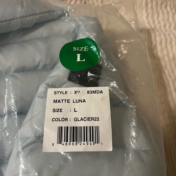 SAM. Luna puffer in glacier NWT - Picture 11 of 16